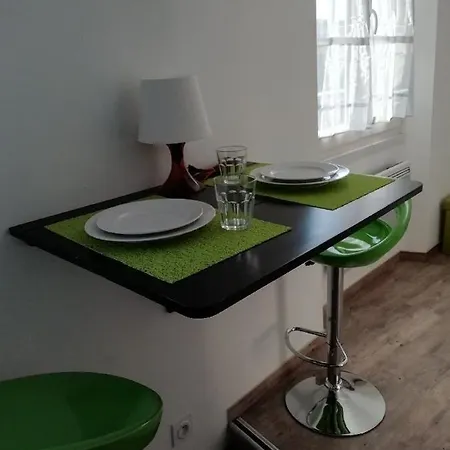 Port Apartment *
